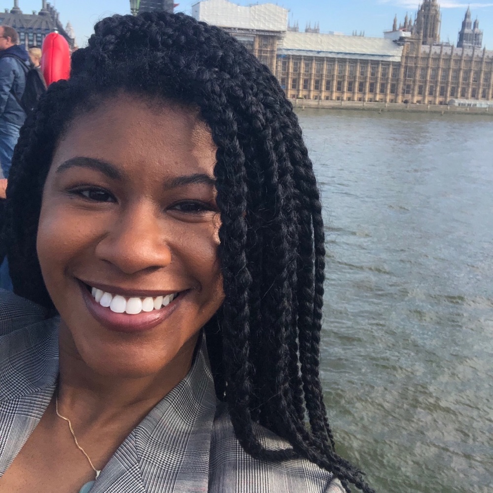 Meet your Posher, Akilah